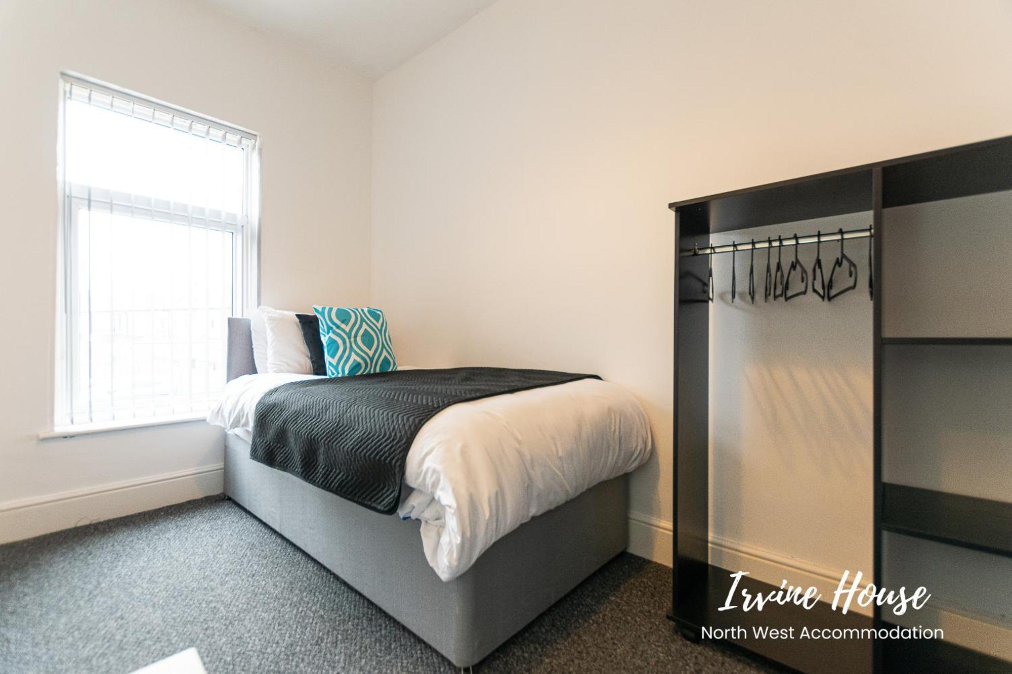 2-Bedroom Contractor Stay With Fully Equipped Kitchen, Wi-Fi & Parking Leigh (Greater Manchester) Extérieur photo