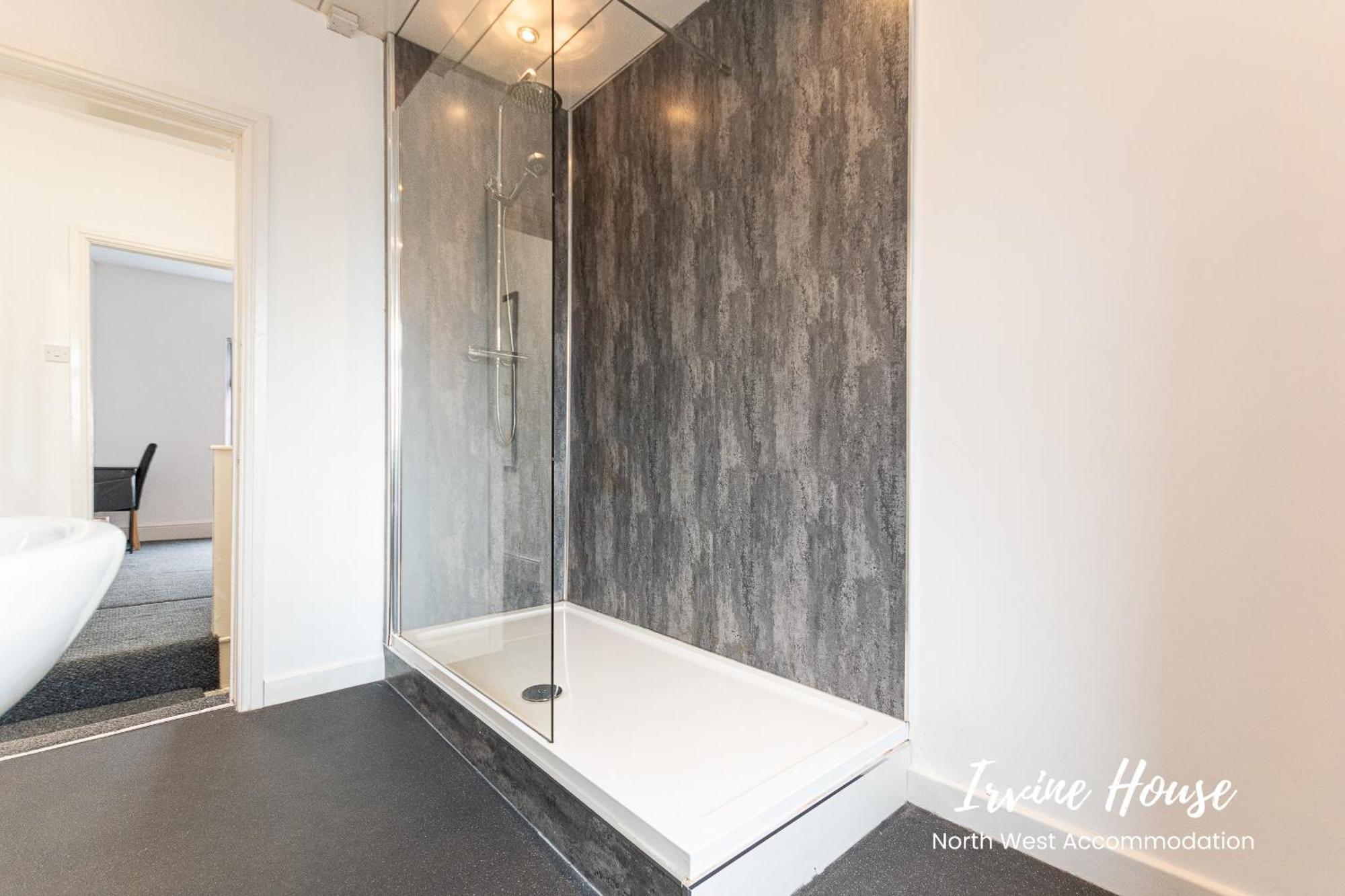 2-Bedroom Contractor Stay With Fully Equipped Kitchen, Wi-Fi & Parking Leigh (Greater Manchester) Extérieur photo