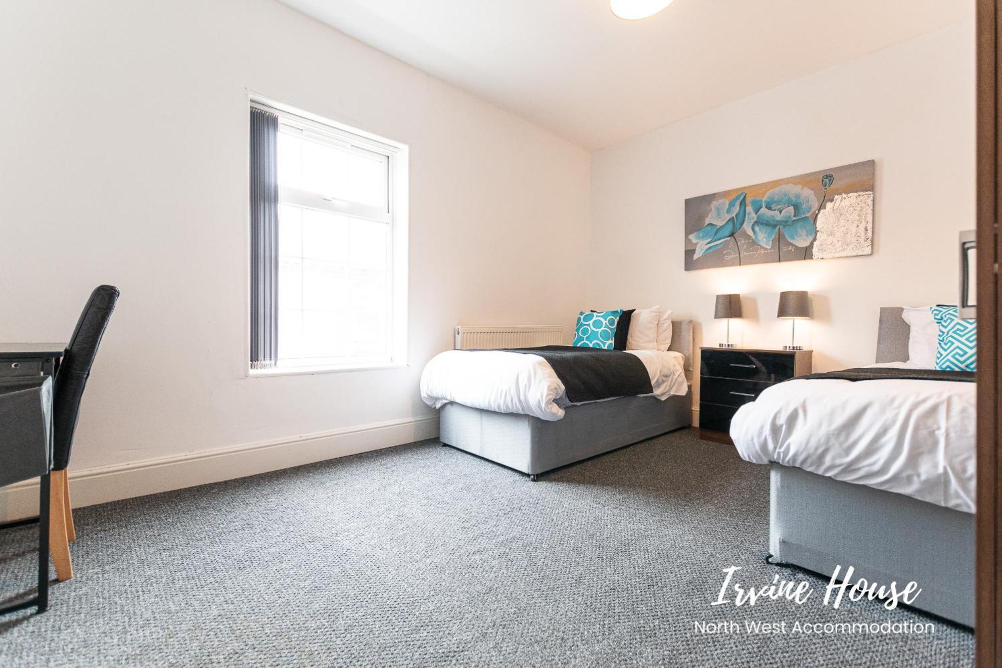 2-Bedroom Contractor Stay With Fully Equipped Kitchen, Wi-Fi & Parking Leigh (Greater Manchester) Extérieur photo